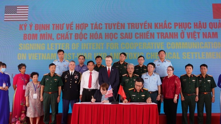 Hoa Kỳ và Việt Nam cam kết hợp tác khắc phục hậu quả chiến tranh