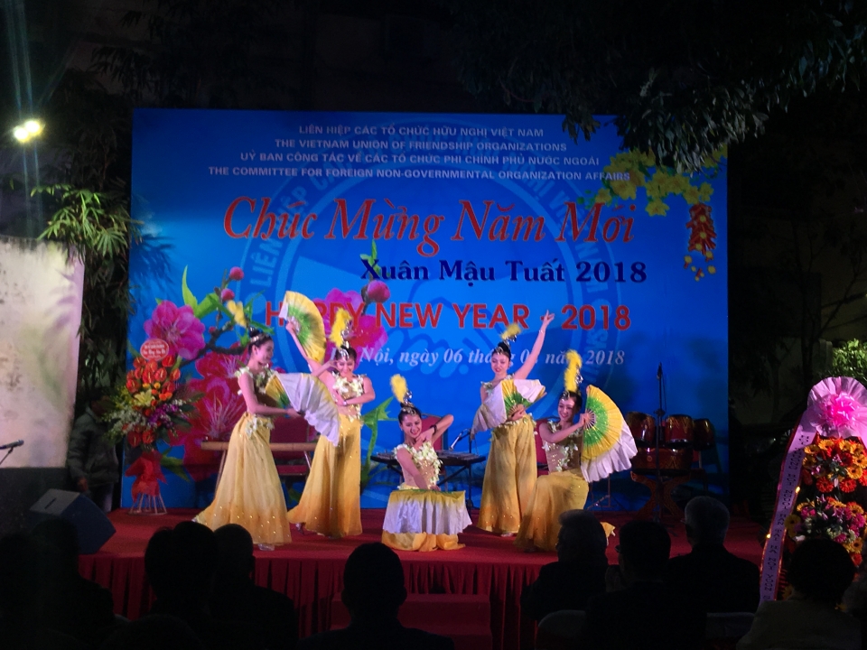 mung xuan cung ban be quoc te