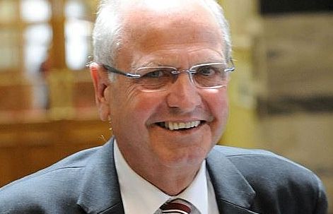 Cựu Thủ tướng New Zealand Mike Moore qua đời ở tuổi 71