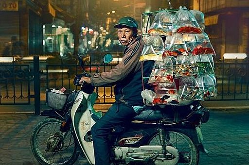"Những người đưa hàng ở Hà Nội" lọt đề cử giải ảnh quốc tế Sony 2020