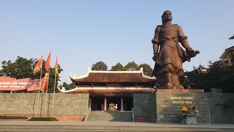 Thường trực Thành ủy Hà Nội dâng hương tưởng nhớ Quang Trung – Nguyễn Huệ