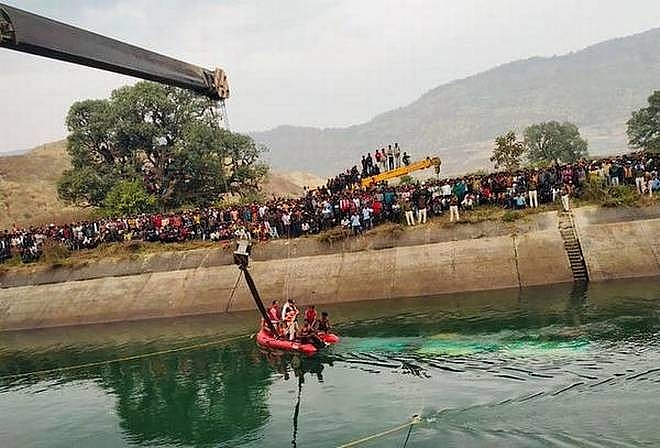 Hiện trường vụ tai nạn tại con kênh gần quận Sidhi của Madhya Pradesh vào ngày 16/2.