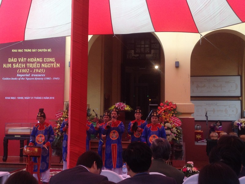 bao vat trieu nguyen ra mat cong chung