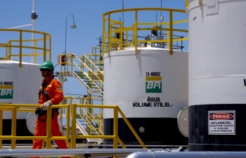 Tập đoàn Petrobras thua lỗ bốn năm liên tiếp