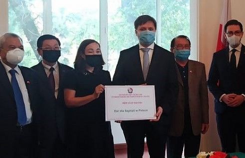 Đại sứ Ba Lan cảm ơn sự sẻ chia của người Việt trong dịch bệnh