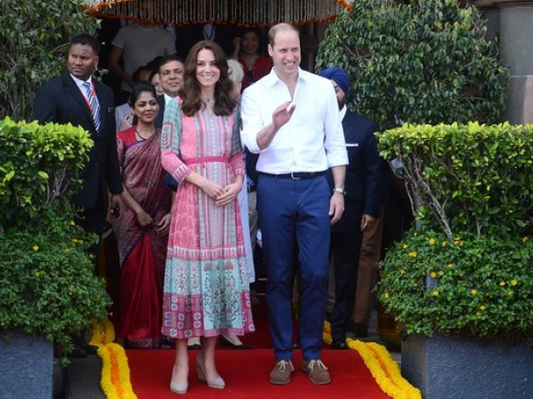 Những hình ảnh đẹp của vợ chồng hoàng tử William tại Ấn Độ