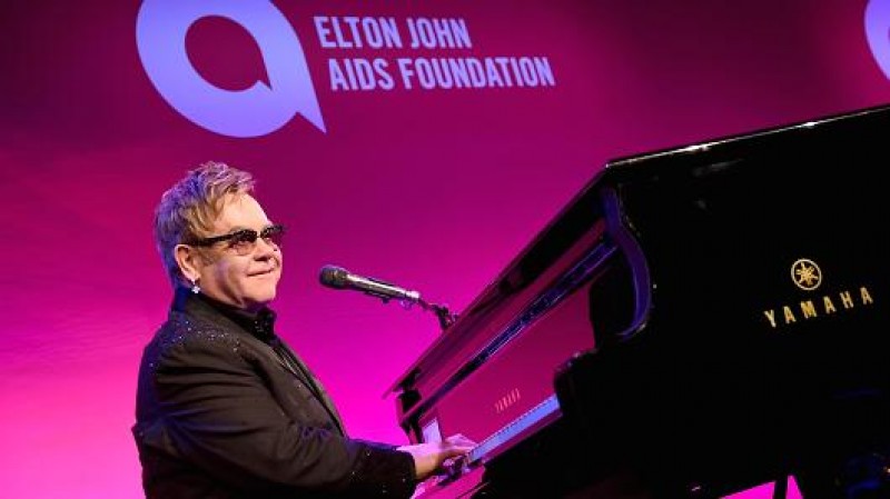 Ngôi sao từ thiện Elton John
