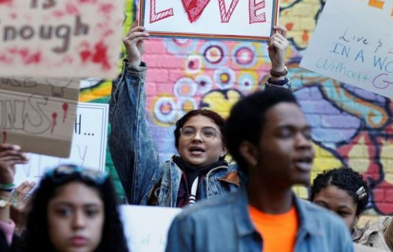 Học sinh Mỹ tuần hành quy mô lớn phản đối súng đạn