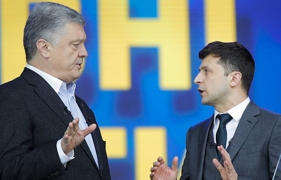 Bầu cử Tổng thống Ukraine: Hai ứng cử viên mải chỉ trích nhau, quên kế hoạch tranh cử