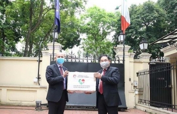 Đại sứ Italy cảm ơn nghĩa cử cao đẹp của Việt Nam trong khó khăn chống dịch Covid-19
