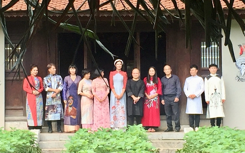 Khi áo dài Việt Nam mang tinh thần hội nhập