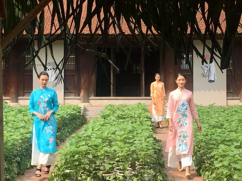 Khi áo dài Việt Nam mang tinh thần hội nhập