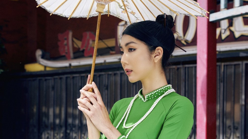 Siêu mẫu Việt Nam Ngọc Quyên ra mắt bộ sưu tập áo dài 'Nét Á' tại Mỹ