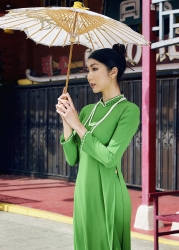 Siêu mẫu Việt Nam Ngọc Quyên ra mắt bộ sưu tập áo dài 'Nét Á' tại Mỹ