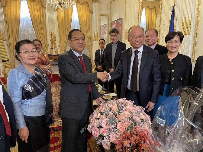Việt Nam chúc mừng Đại sứ quán Lào tại Pháp nhân dịp Tết cổ truyền Bunpimay