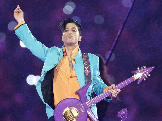 Huyền thoại âm nhạc Prince như chưa từng ra đi