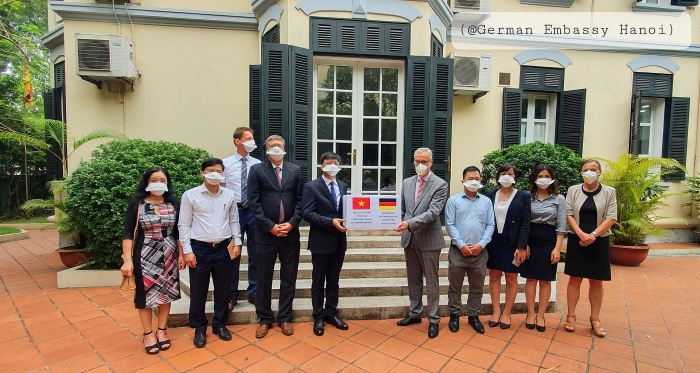 Cựu học viên DAAD tại Việt Nam quyên góp 'quà chống Covid-19' trao tặng nước Đức cuu hoc vien daad tai viet nam quyen gop qua trao tang nuoc duc