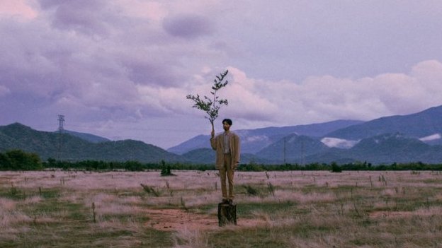 Sức hút ấn tượng từ MV mới mang tên 'Trốn tìm' của nghệ sĩ Đen Vâu