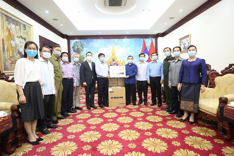 Chia sẻ và hỗ trợ nhân dân Lào ngăn chặn đại dịch Covid-19