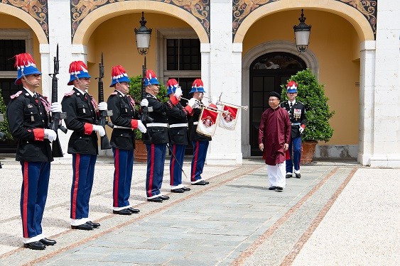 Đại sứ Đinh Toàn Thắng trình Quốc thư lên Quốc vương Monaco Albert đệ nhị
