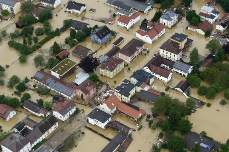 Lũ lụt phức tạp tại nhiều nước