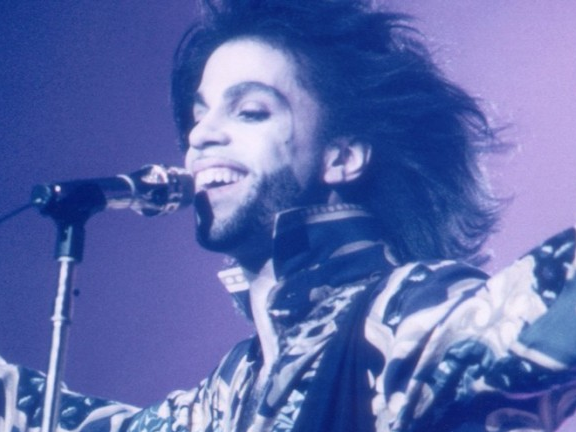Prince qua đời do dùng thuốc giảm đau quá liều