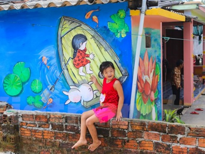 Ngắm làng bích họa đầu tiên ở Việt Nam