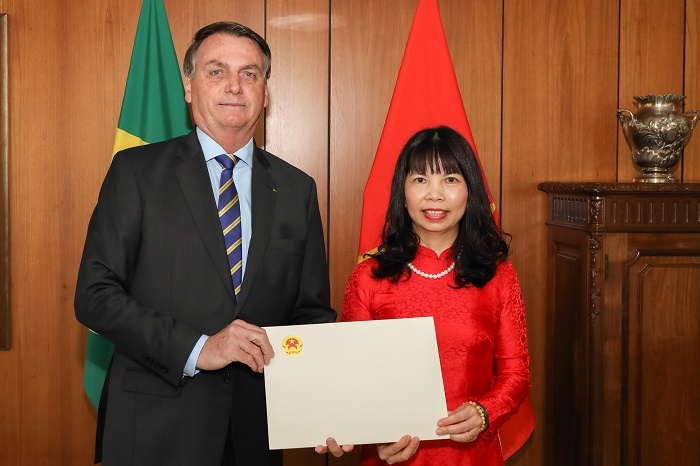 Đại sứ Phạm Thị Kim Hoa trình Ủy nhiệm thư lên Tổng thống Brazil Jair Bolsonaro
