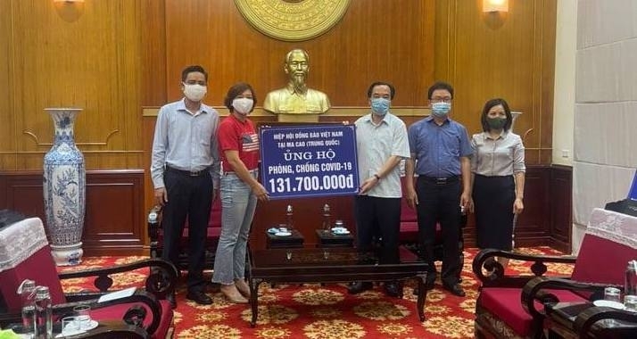 Người Việt tại Macau (Trung Quốc) ủng hộ quê hương phòng chống dịch Covid-19