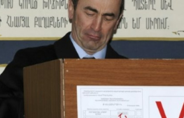 Cựu Tổng thống Armenia bị bắt vì cáo buộc gian lận bầu cử