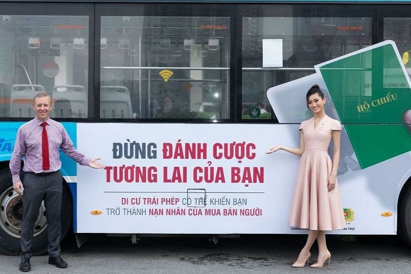 hoa hau luong thuy linh cung dai su quan anh tuyen truyen phong chong mua ban nguoi 1