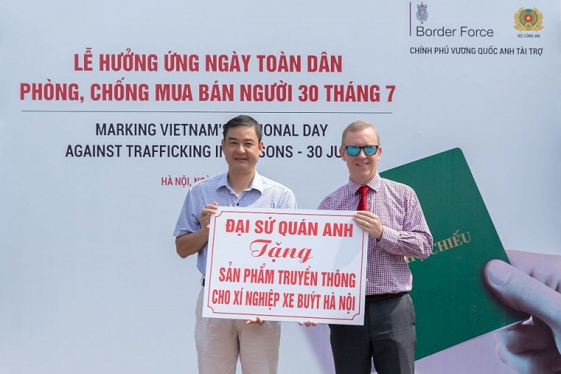 hoa hau luong thuy linh cung dai su quan anh tuyen truyen phong chong mua ban nguoi 2