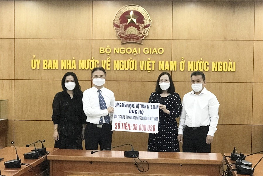 Người Việt tại Ba Lan tiếp tục ủng hộ Quỹ vacccine và phòng, chống Covid-19 ở quê nhà