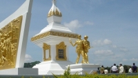 Những tượng đài vĩnh cửu trên đất Lào