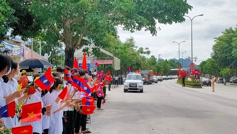 Trên Nghĩa trang Liệt sĩ quốc tế Việt-Lào