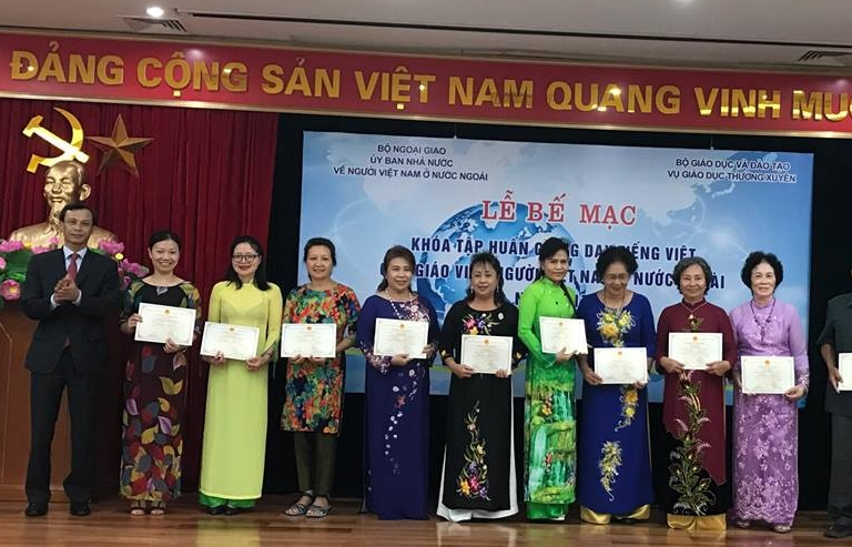 Bế giảng Khóa tập huấn giảng dạy tiếng Việt cho giáo viên kiều bào