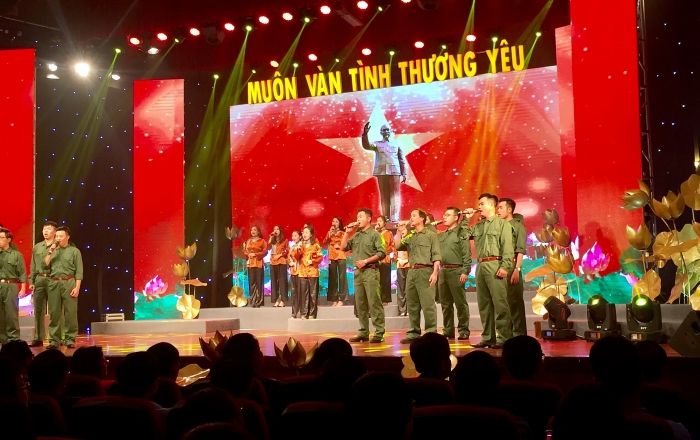 lang dong tinh yeu thuong qua cau truyen hinh phat thanh ve bac ho