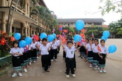 Trường song ngữ Lào-Việt Nam Nguyễn Du bế giảng năm học đặc biệt