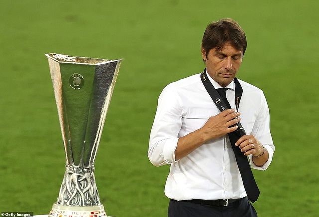 Inter Milan thua Sevilla, HLV Conte đối diện với nguy cơ bị sa thải