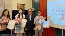 Khen thưởng người Việt có thành tích tiểu biểu năm 2020 tại Czech