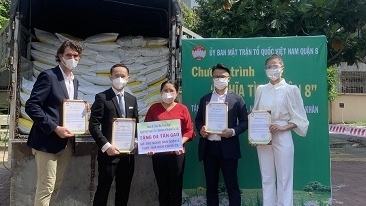 Việt kiều Australia kết nối bạn bè ủng hộ 12 tấn gạo cho TP. Hồ Chí Minh chống đại dịch Covid-19