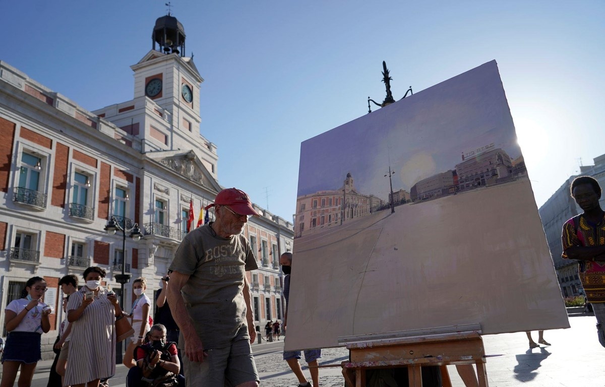 Huyền thoại sống của hội họa Tây Ban Nha tại quảng trường Puerta del Sol