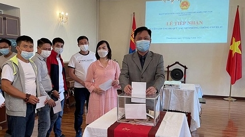 Đại sứ quán Việt Nam tại Mông Cổ tiếp nhận quyên góp ủng hộ Quỹ phòng, chống dịch Covid-19