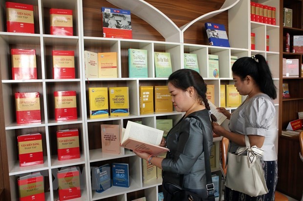 Dấu ấn quan hệ hữu nghị Việt Nam-Lào qua từng trang sách