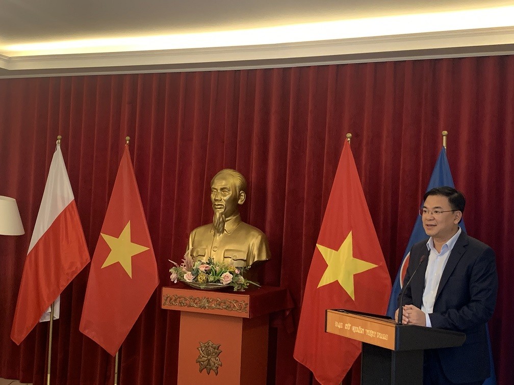 Thứ trưởng Ngoại giao Phạm Quang Hiệu gặp gỡ cộng đồng người Việt Nam tại Ba Lan
