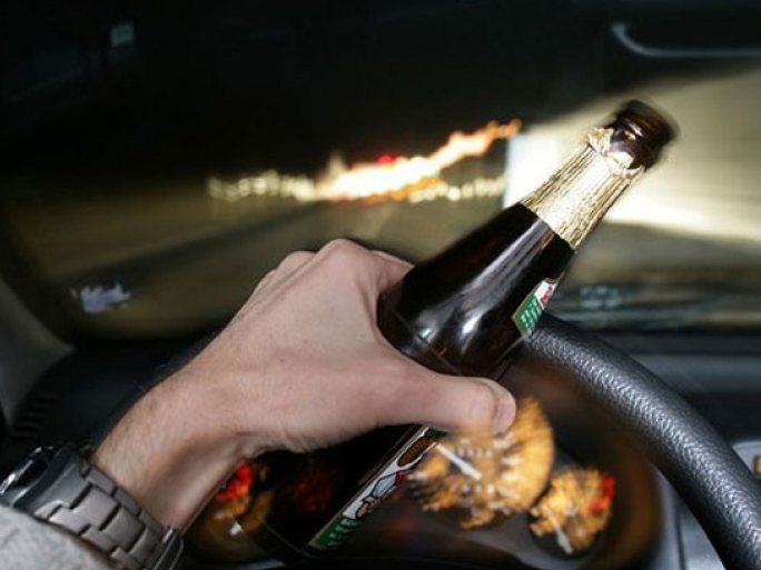 Có gần 1 nửa số người từng lái xe sau khi uống rượu bia