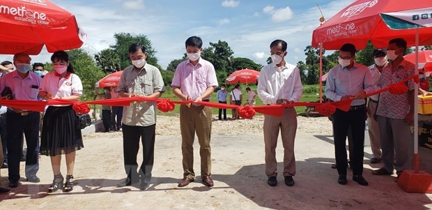 Người Việt chung sức xây dựng Cầu đường Hữu nghị ở tỉnh Kampot
