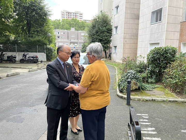 Đại sứ quán Việt Nam tại Pháp thăm hỏi và chia buồn với gia quyến bà Raymonde Dien