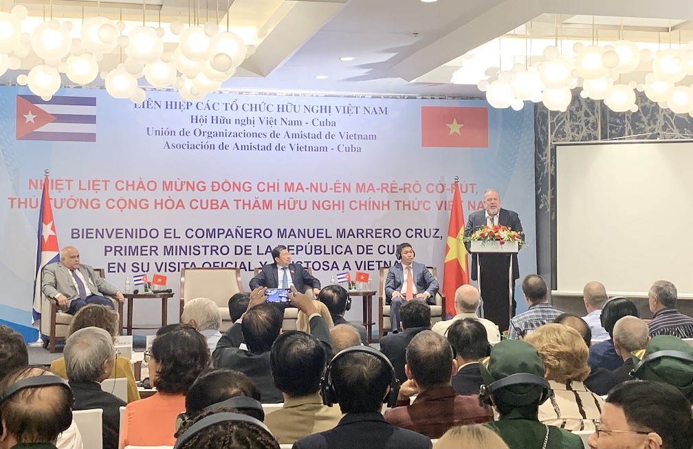 Thủ tướng Cuba Manuel Marrero Cruz gặp gỡ thân mật Hội hữu nghị Việt Nam-Cuba