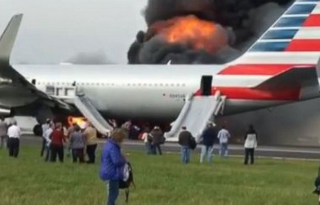 8 người bị thương khi máy bay bốc cháy tại Chicago